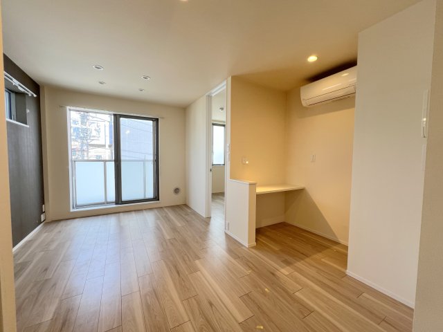 居室・リビング　★明るいフローリングの角部屋です★