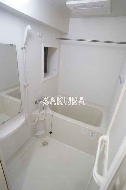 バス・シャワールーム　雨の日でも安心の浴室乾燥機付きです♪