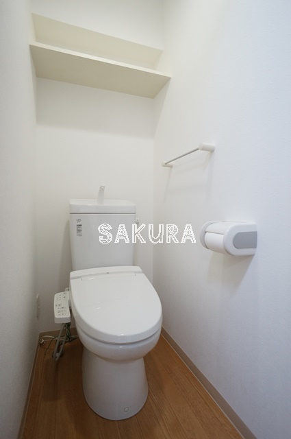 トイレ　嬉しい温水洗浄便座♪