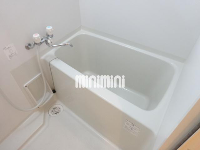 バス・シャワールーム　ゆったりバスルームです。