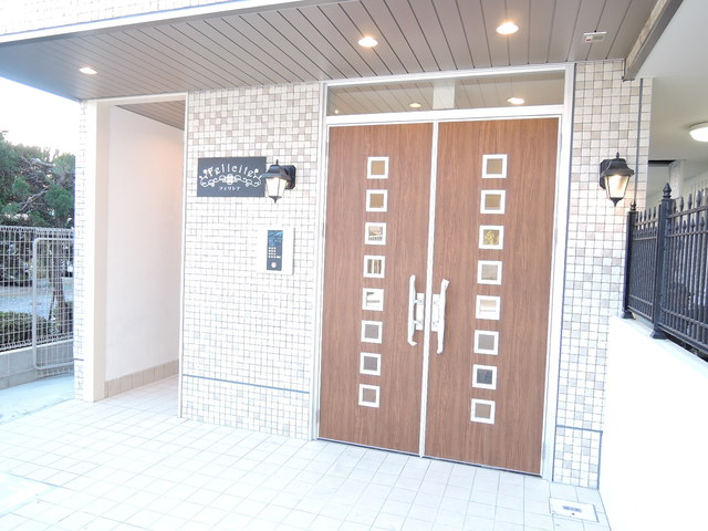 エントランス　★オートロック付きのエントランス★