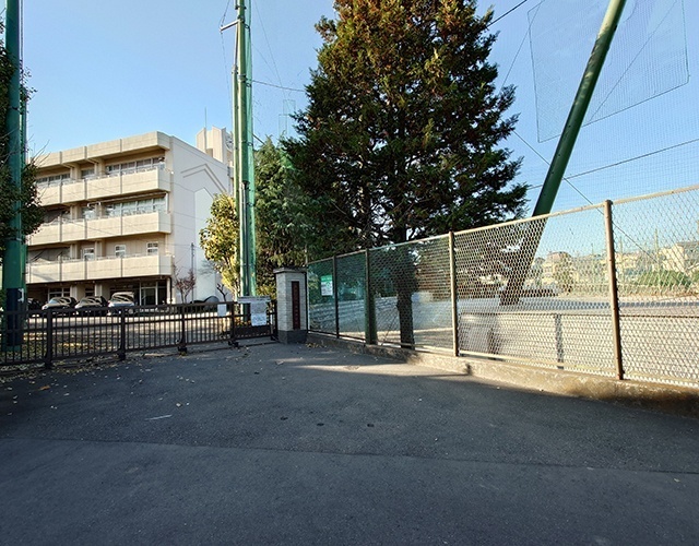 中学校　横浜市立六角橋中学校（中学校）まで971m