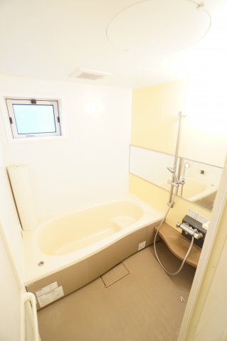 バス・シャワールーム　※同物件・反転タイプの写真です。