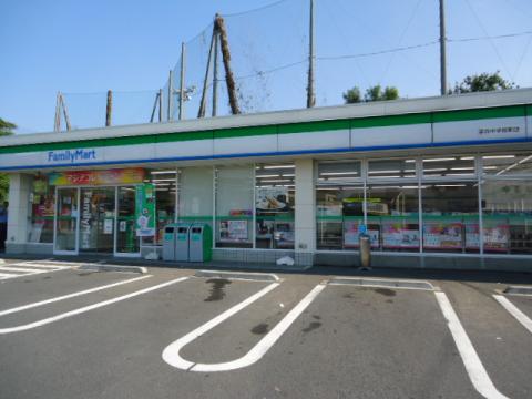 コンビニ　ファミリーマート 深谷中学校前店（コンビニ）まで632m