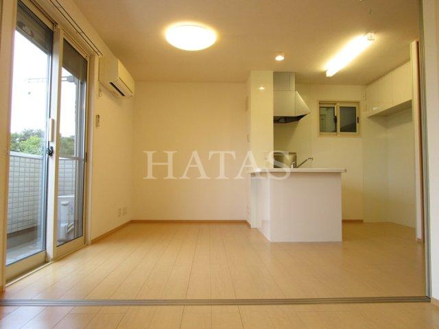 居室・リビング　同物件別部屋です。