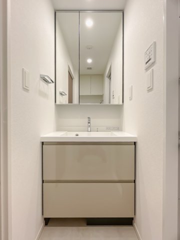 洗面設備　※別部屋の参考写真です。