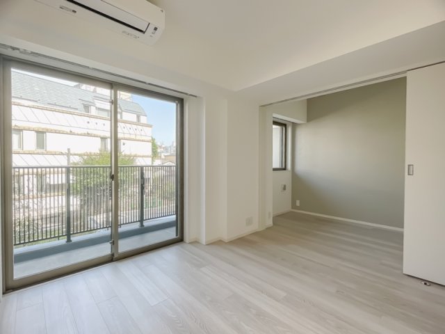 居室・リビング　※別部屋の参考写真です。