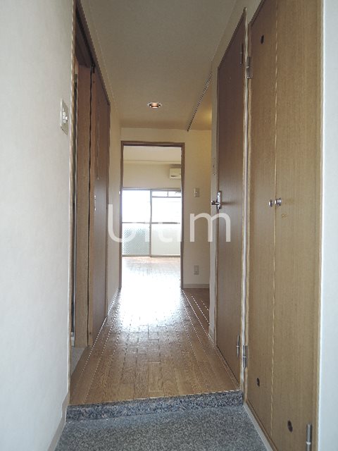 玄関　別部屋のお写真です。ご参考までに！