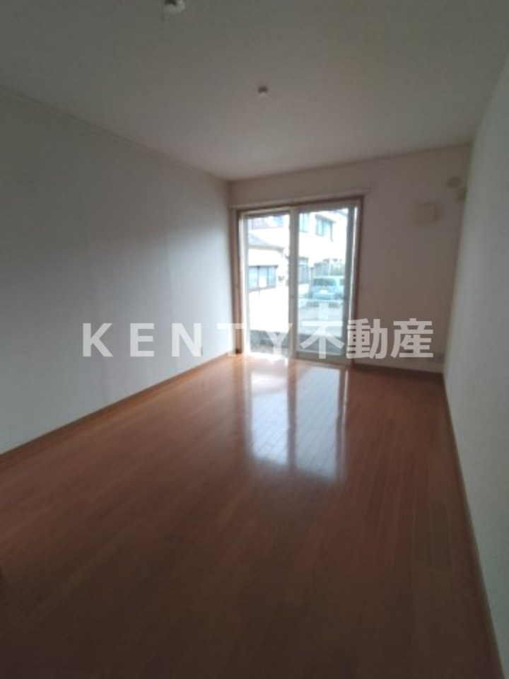 その他部屋・スペース　広くて明るい寝室