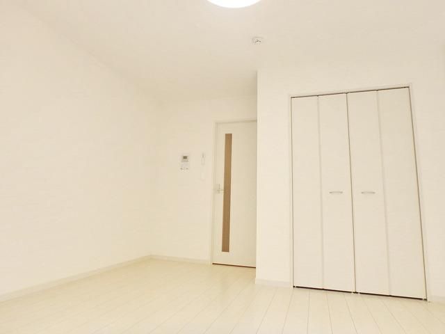 その他部屋・スペース　★白を基調としたキレイな洋室★