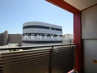 バルコニー　開放的で明るい空間を演出してくれるバルコニーです