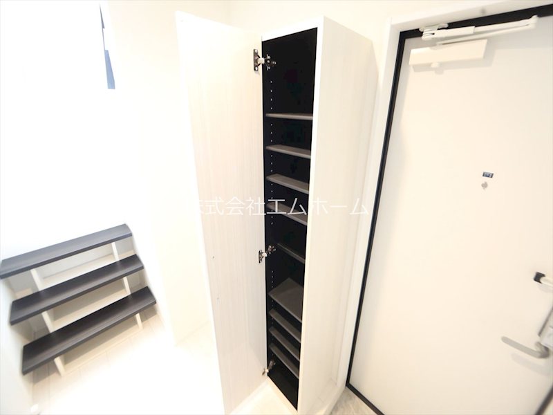 玄関　玄関　シューズボックス付