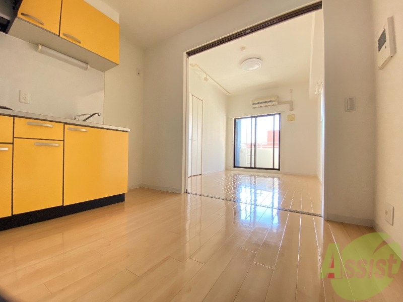 居室・リビング　これまた、明るいお部屋ですねー。