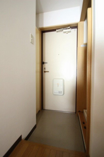 玄関　同物件別号室の写真です。