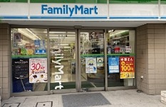 コンビニ　ファミリーマート 東五反田郵便局東店（コンビニ）まで71m