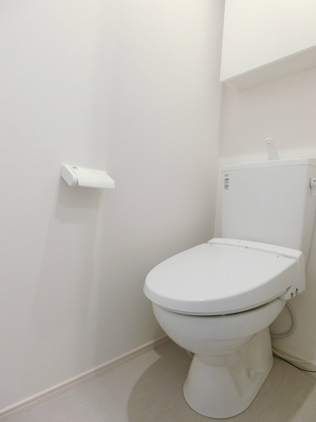 トイレ　個室タイプのトイレです。