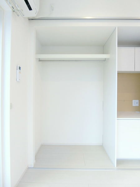 収納　ハンガーパイプ付きのクローゼット