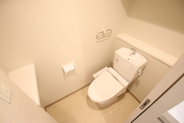 トイレ　※別室の参考写真の為、現況優先です。