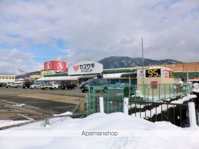 ホームセンター　ヤスサキホームセンター勝山店（ホームセンター）まで900m