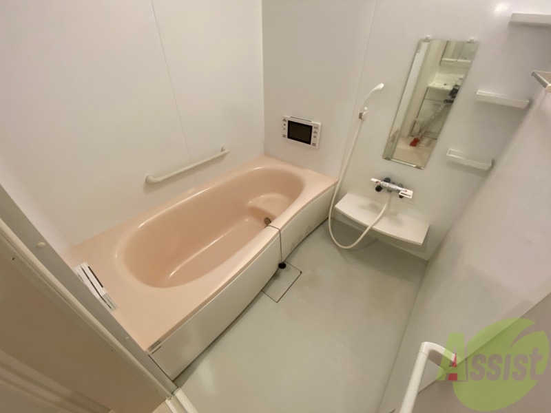 バス・シャワールーム　お風呂になります。一日の疲れを癒してくださいね。