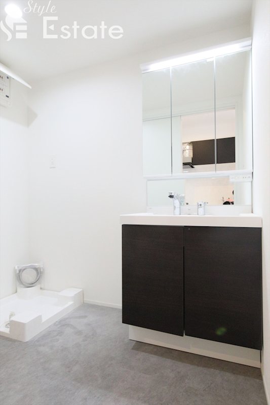 洗面設備　同仕様内装