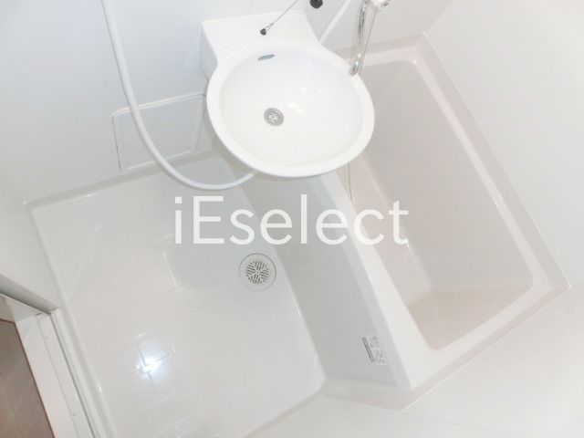 バス・シャワールーム　雨の日も便利な浴室乾燥機付き。