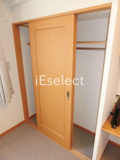 収納　ベッド下の収納とクローゼット付き。