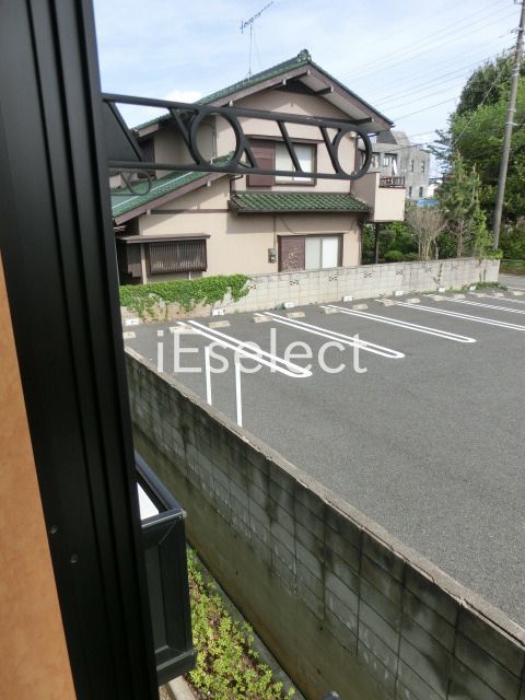 バルコニー　洗濯物干しはあります。