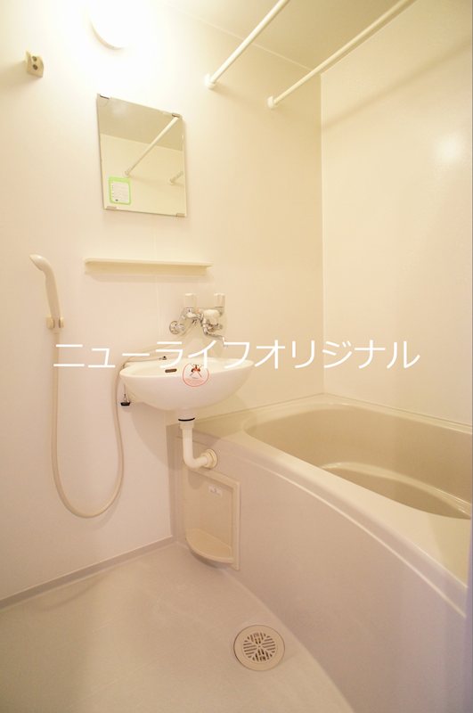 バス・シャワールーム　シャワー付の浴室