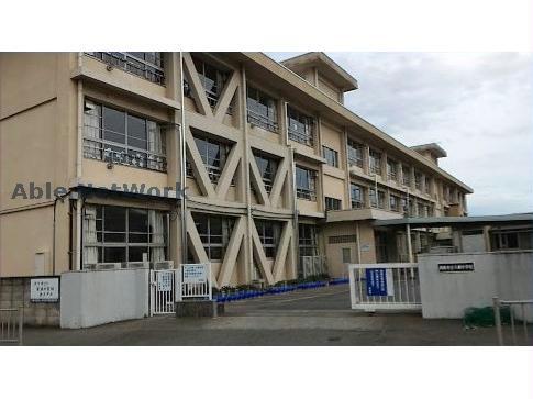 小学校　高崎市立八幡小学校（小学校）まで935m