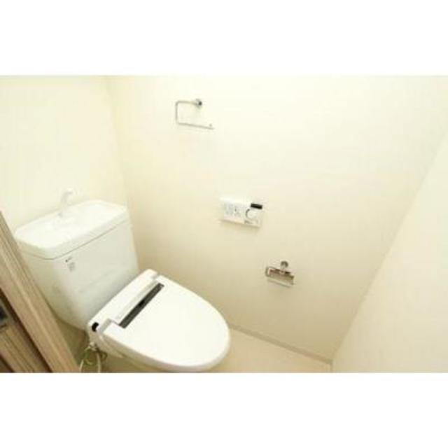 トイレ　※写真は同タイプ住戸です。