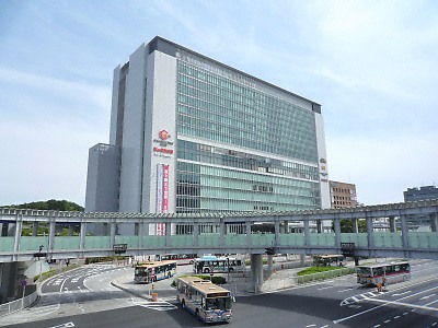 ショッピングセンター　キュービックプラザ新横浜（ショッピングセンター）まで825m