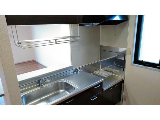 キッチン　室内写真は別部屋の写真です。