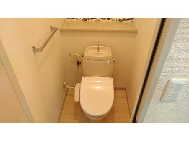 トイレ　室内写真は別部屋の写真です。