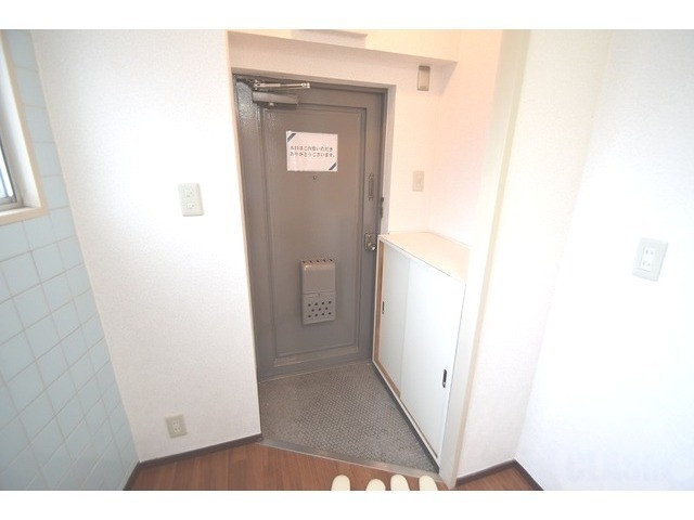 玄関　別部屋の写真