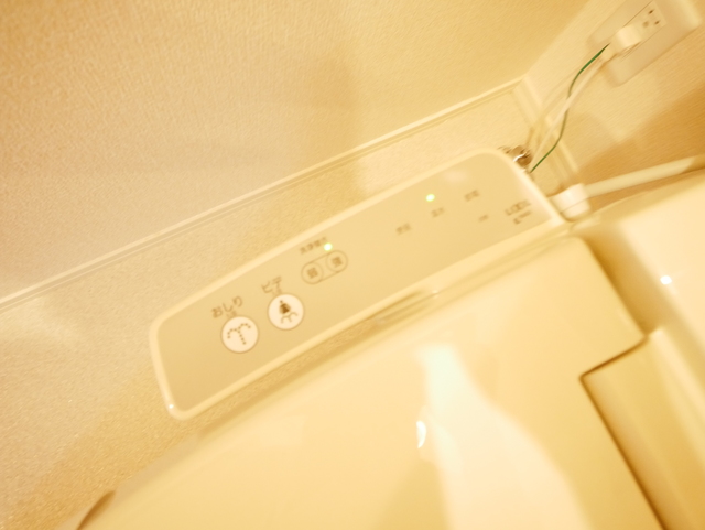 トイレ　★うれしい温水洗浄便座つき★