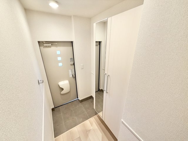 玄関　※同タイプ参考写真