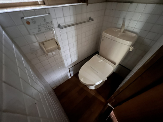 三滝本町戸建のトイレ写真