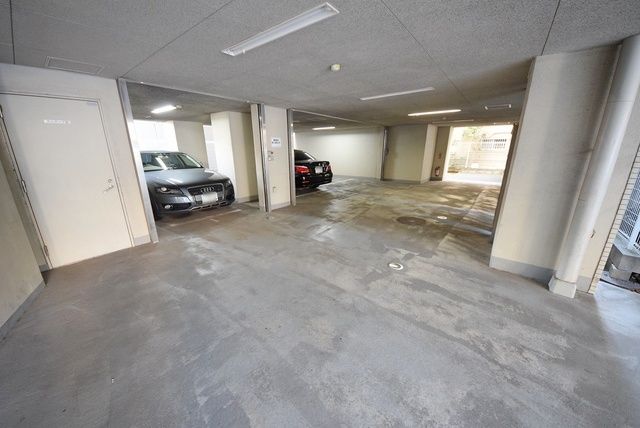 駐車場　駐車場