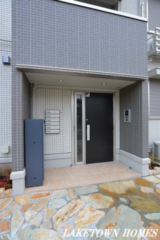 エントランス　オートロック機能付のエントランスです。