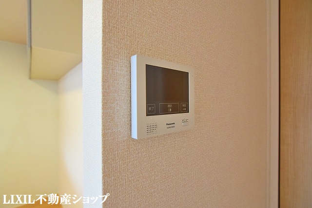 その他設備　来訪者の確認が出来るモニター付インターホンです。
