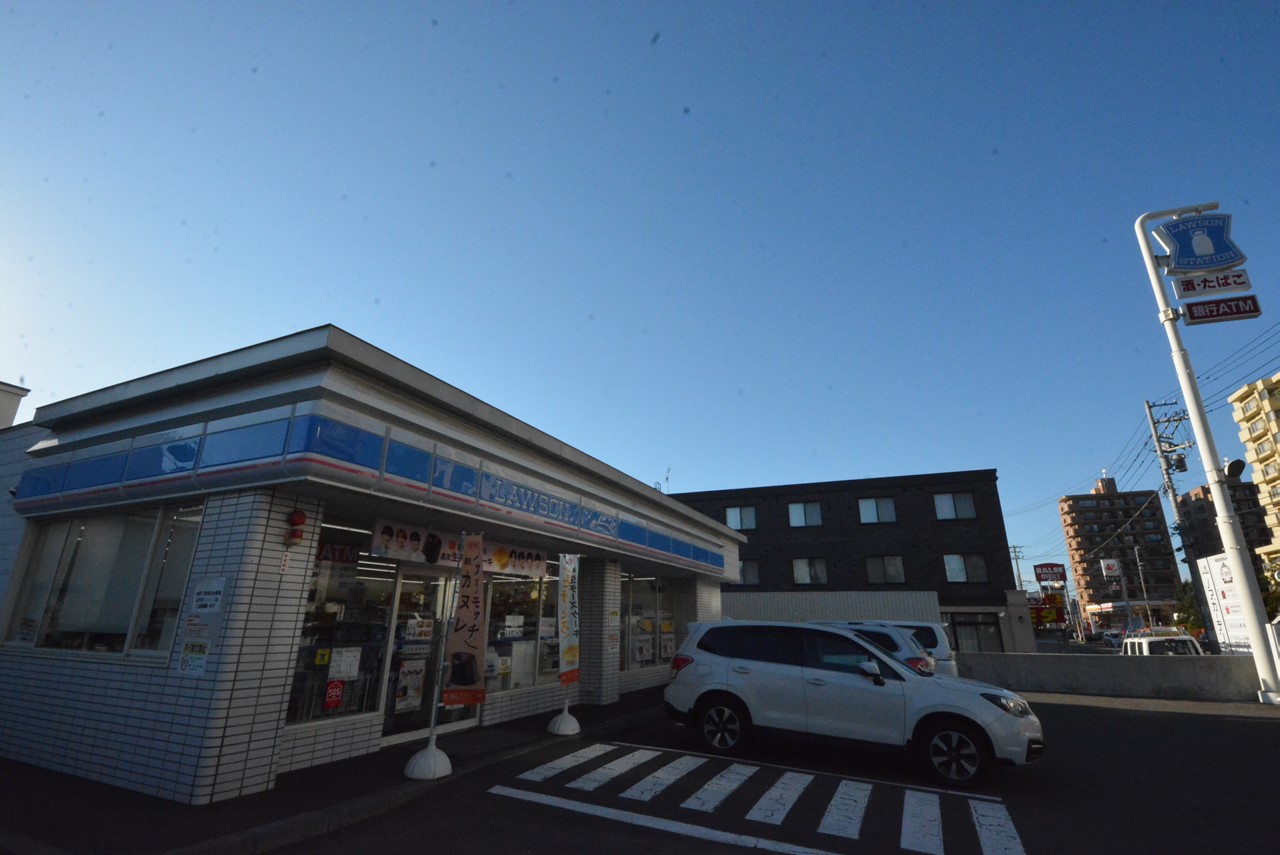 コンビニ　ローソン札幌南7条西店（コンビニ）まで380m