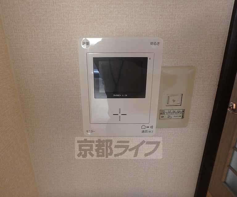 セキュリティ　鍵をかけたまま訪問者と会話ができます