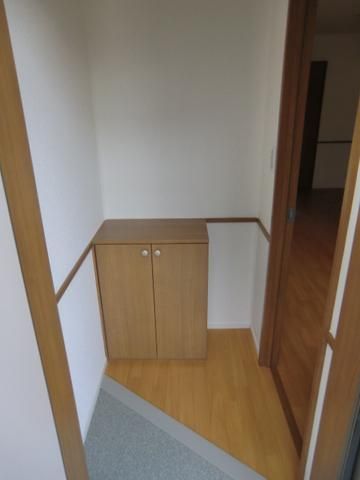 玄関　下駄箱あり