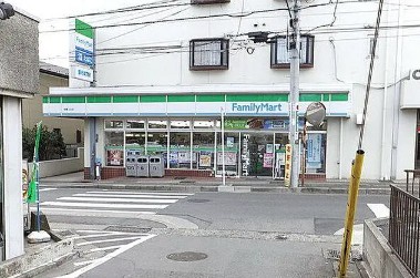 コンビニ　ファミリーマート 座間相模が丘二丁目店（コンビニ）まで693m