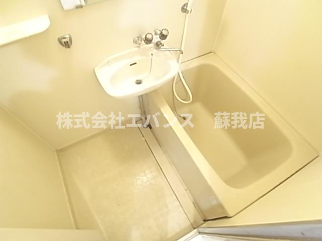 バス・シャワールーム　落ち着いた空間のお風呂です