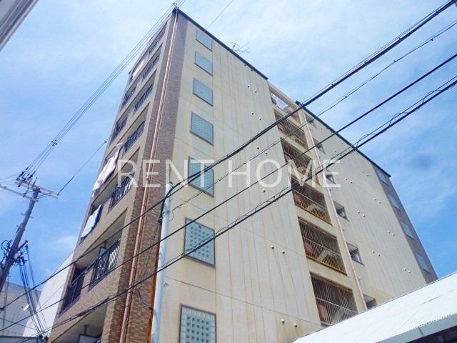 建物外観　鉄骨造８階建てです