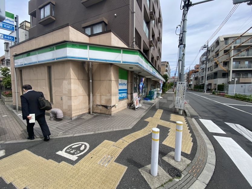 コンビニ　ファミリーマート志村駅前通り店（コンビニ）まで110m