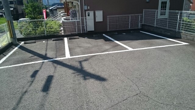 駐車場　駐車場に車を止められます