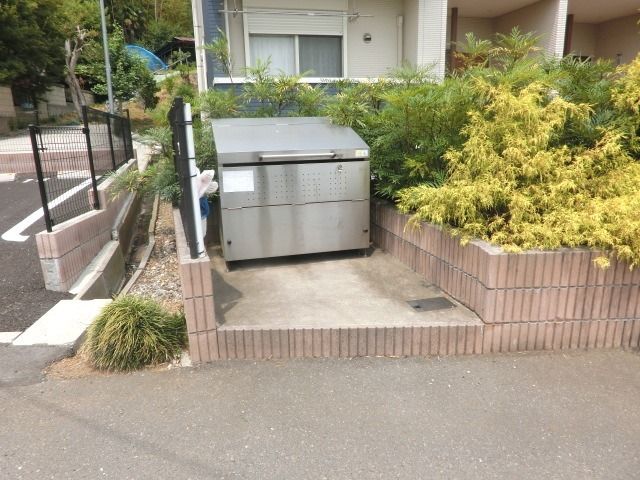 その他　ゴミ捨て場も敷地内にございます